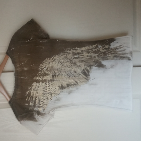 Miss Me Shirt . Miss me Tshirt scoop neck size medium wings and rinestone detail - Picture 4 of 5